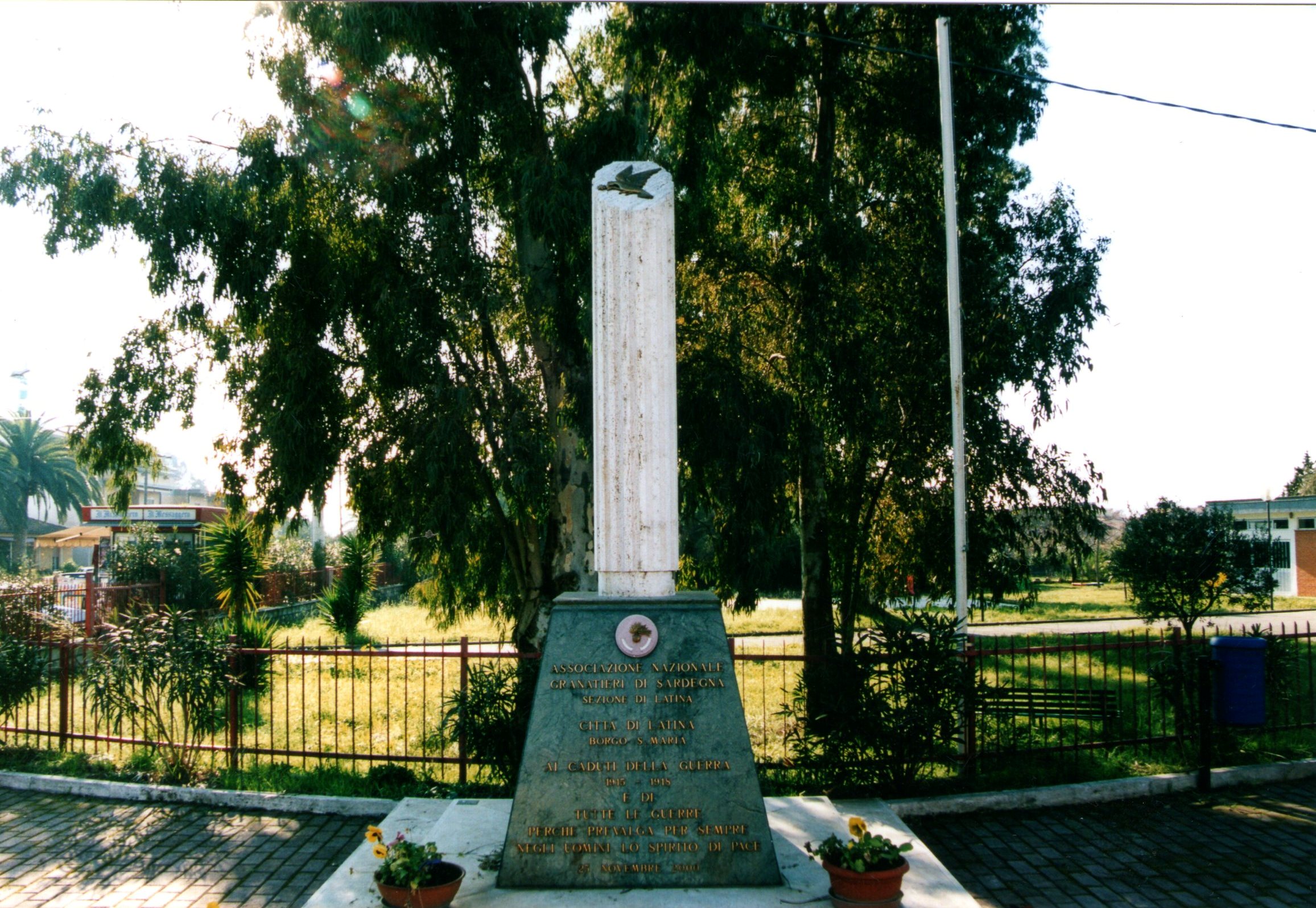 monumento ai caduti - a colonna spezzata - ambito laziale (sec. XXI)