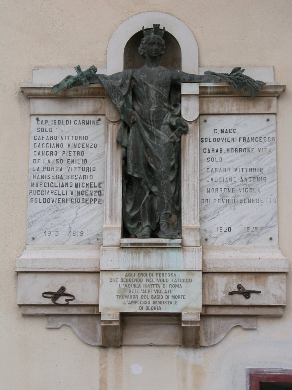 allegoria della Patria (monumento ai caduti - a lapide) - bottega Italia centro-meridionale (sec. XX)