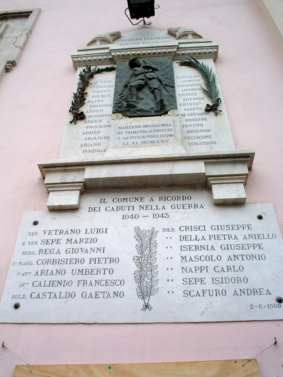 morte del soldato (monumento ai caduti - a lapide) - bottega Italia centro-meridionale (sec. XX, sec. XX)