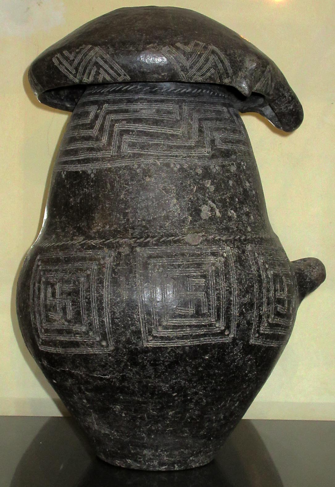 ciotola/ coperchio - produzione etrusco meridionale (seconda metà IX a.C)