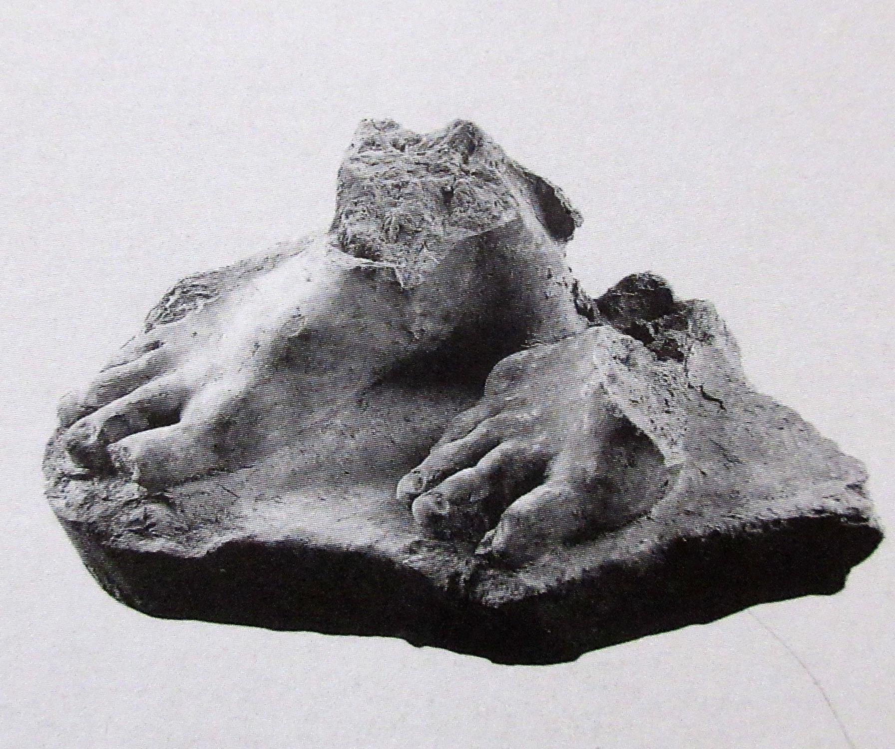 adulto e giovinetto (gruppo statuario/ frontonale, piedi) (metà II a.C)