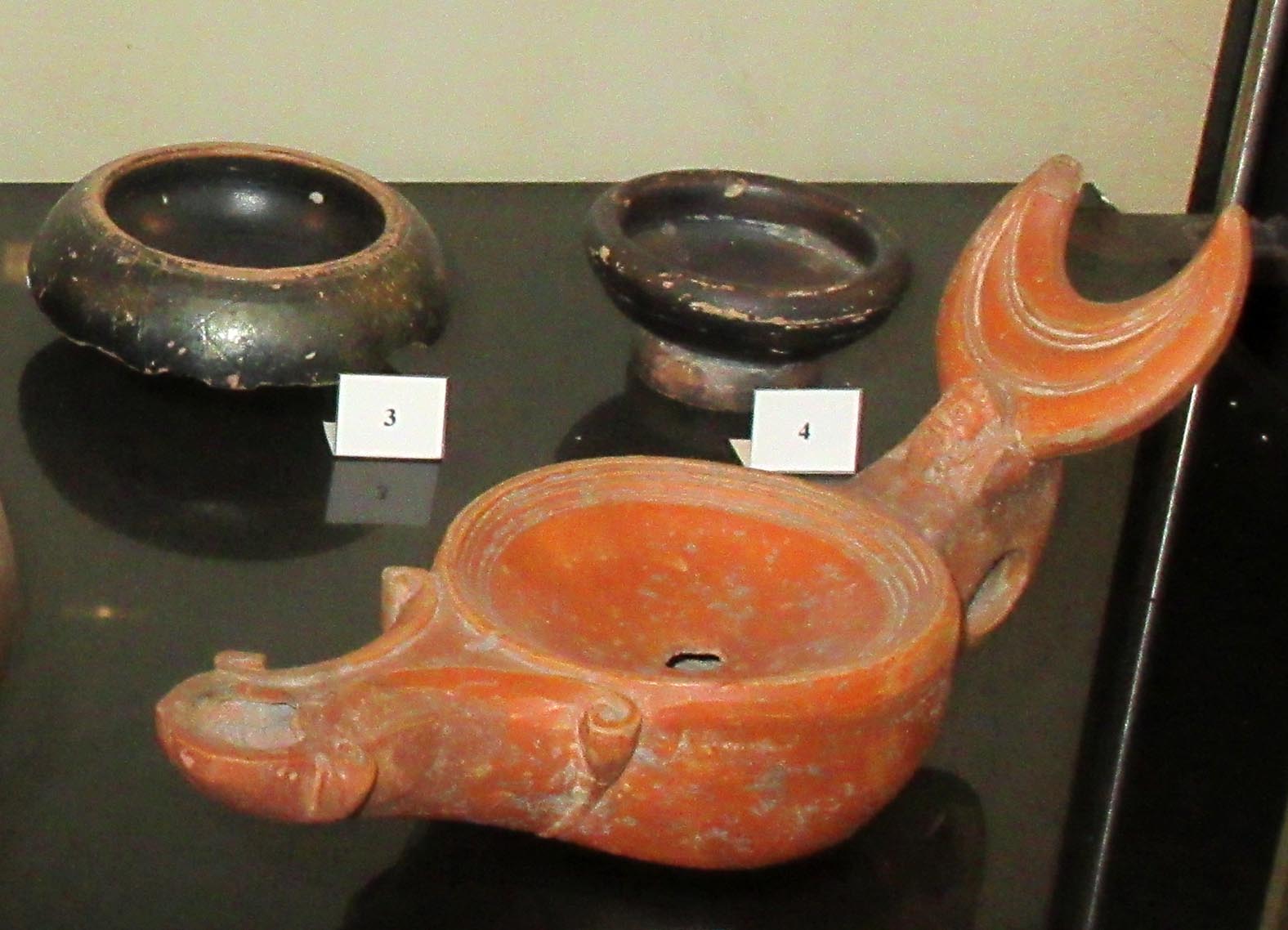coppa, Morel 2522; Palatino 95 - produzione etrusco-meridionale (metà/ inizio III-II a.C)