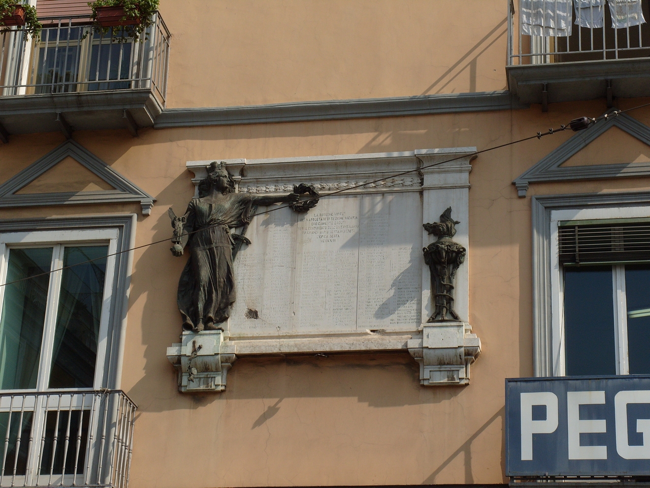 allegoria della Patria (monumento ai caduti - a lapide) di Fonderia / Marmeria Chiurazzi, De Micheli Gino (sec. XX)
