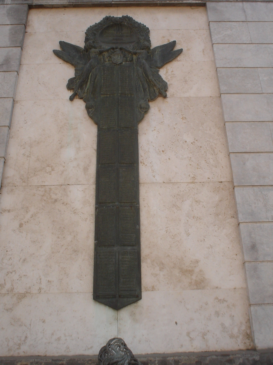 allegoria della Vittoria (monumento ai caduti - a lapide) di Cifariello Filippo Antonio (sec. XX)