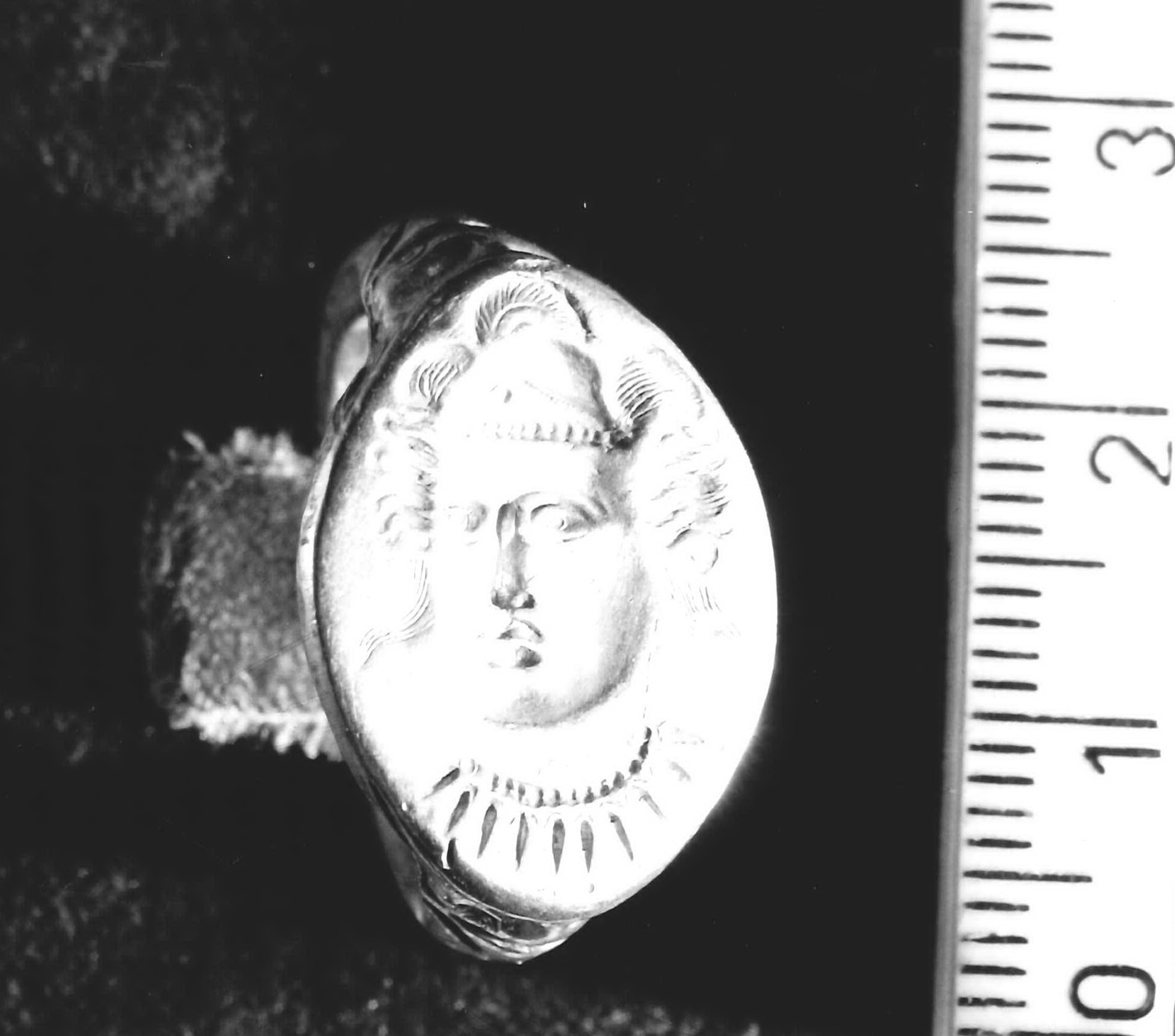 anello a sigillo (metà sec. IV a.C)