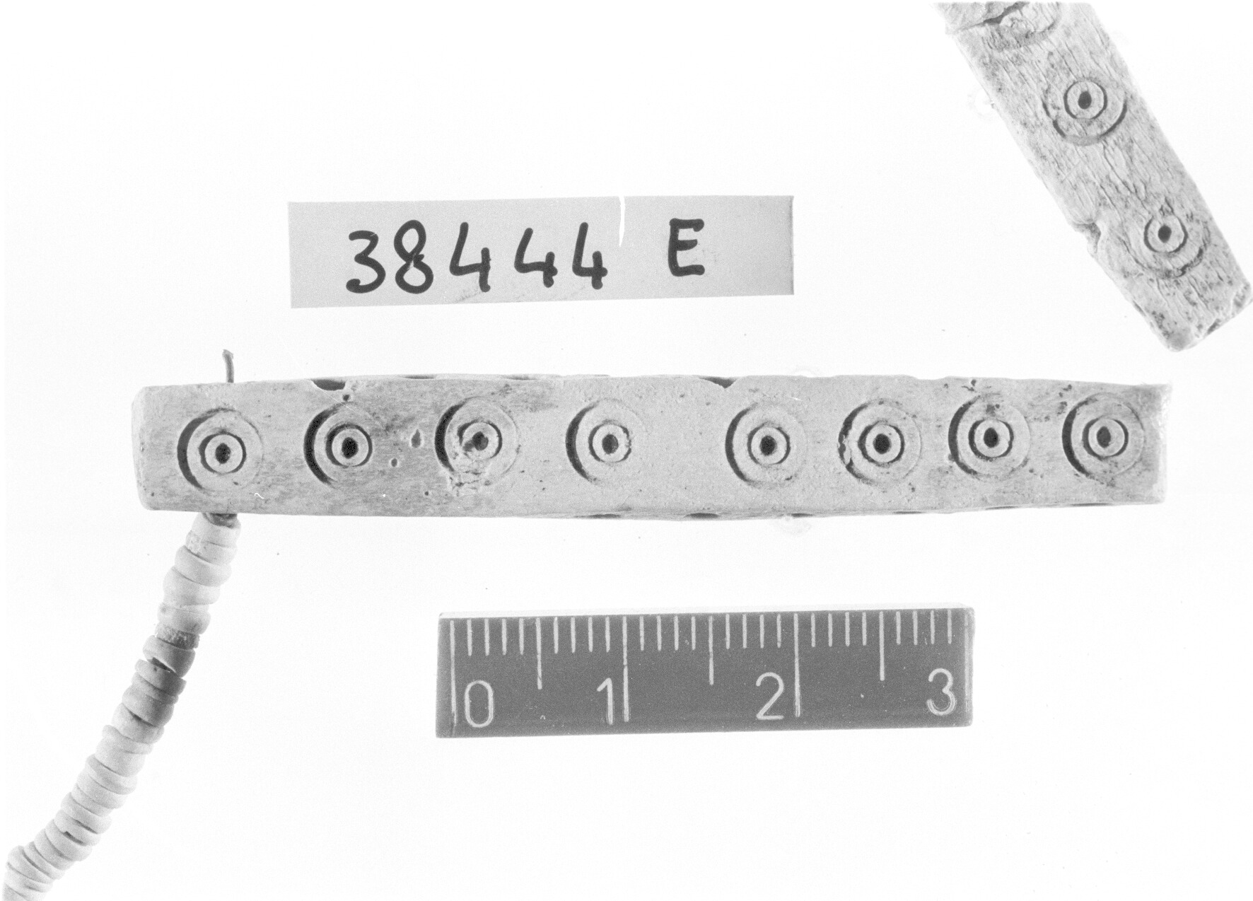 elemento di chiusura di collana - Piceno I-II (secc. IX-VIII a.C)