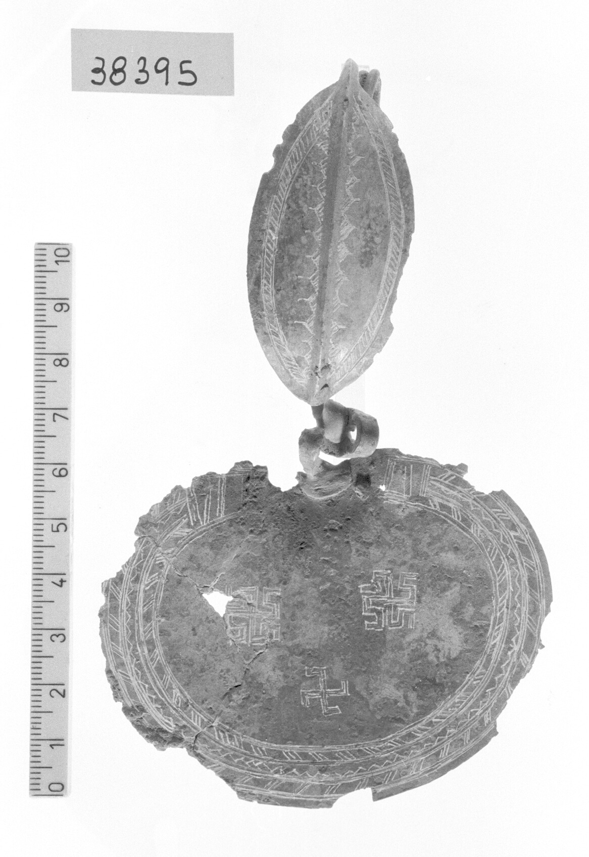 fibula ad arco a foglia e staffa a disco - Piceno I-II (secc. IX-VIII a.C)