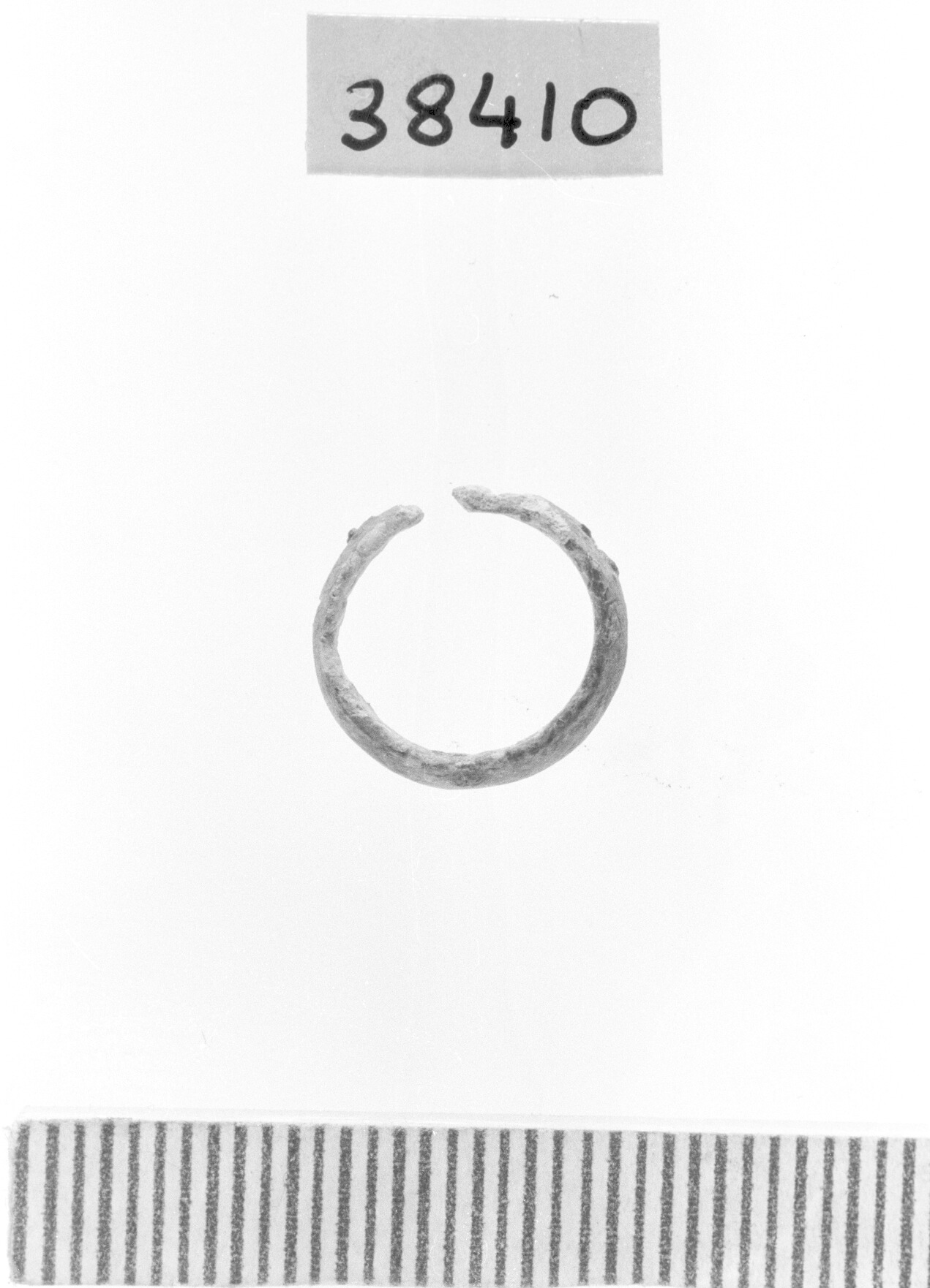 anello a capi aperti - Piceno I-II (secc. IX-VIII a.C)