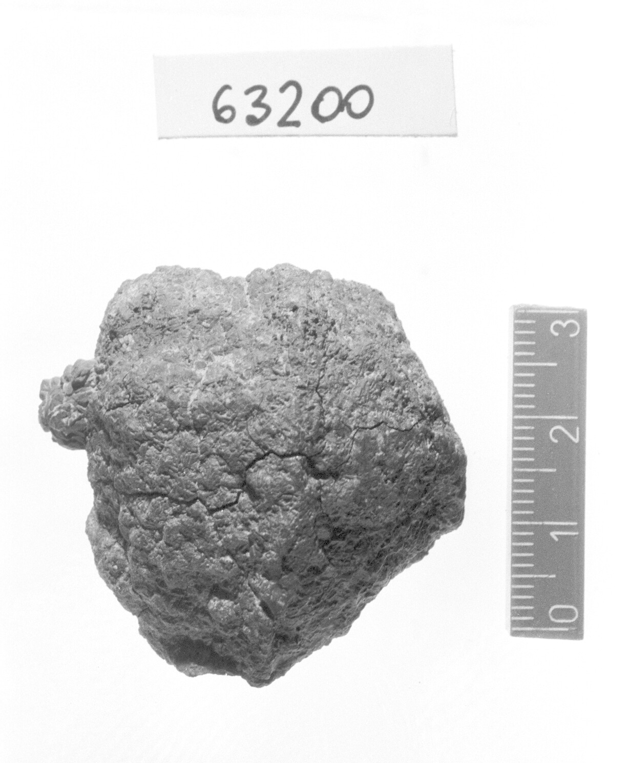 minerale di ferro/ frammento - Epigravettiano (Paleolitico superiore)