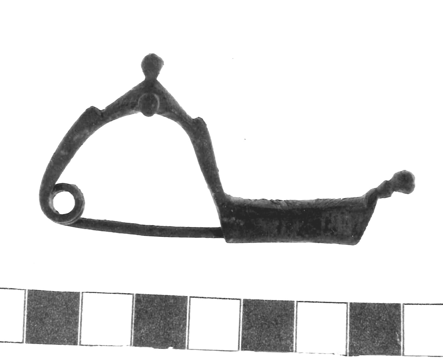 fibula con arco a tre bottoni, tipo "Grottazzolina" - Piceno IV A (sec. VI a.C)