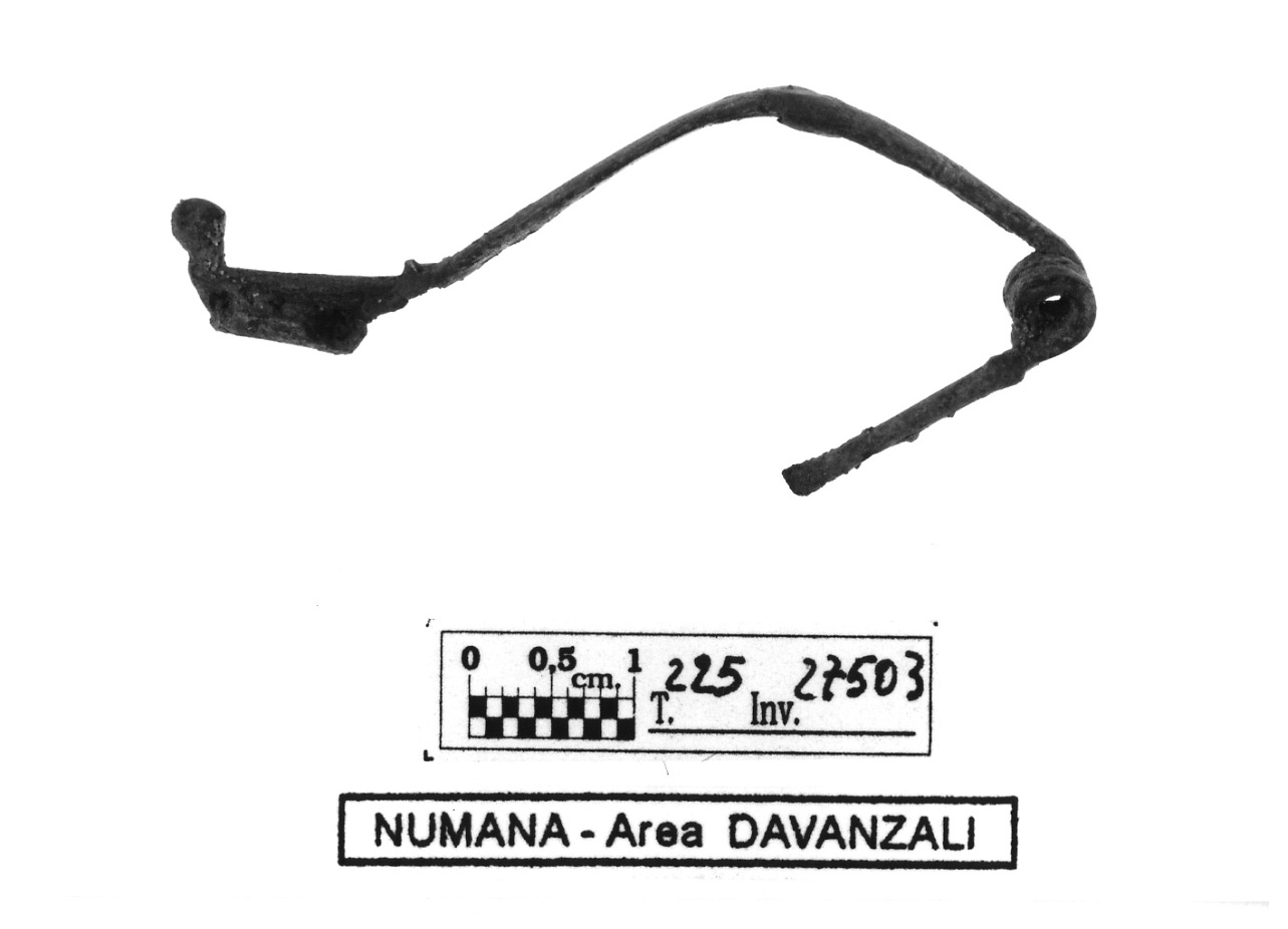 fibula tipo Certosa - fase Piceno IV B (primo quarto sec. V a.C)