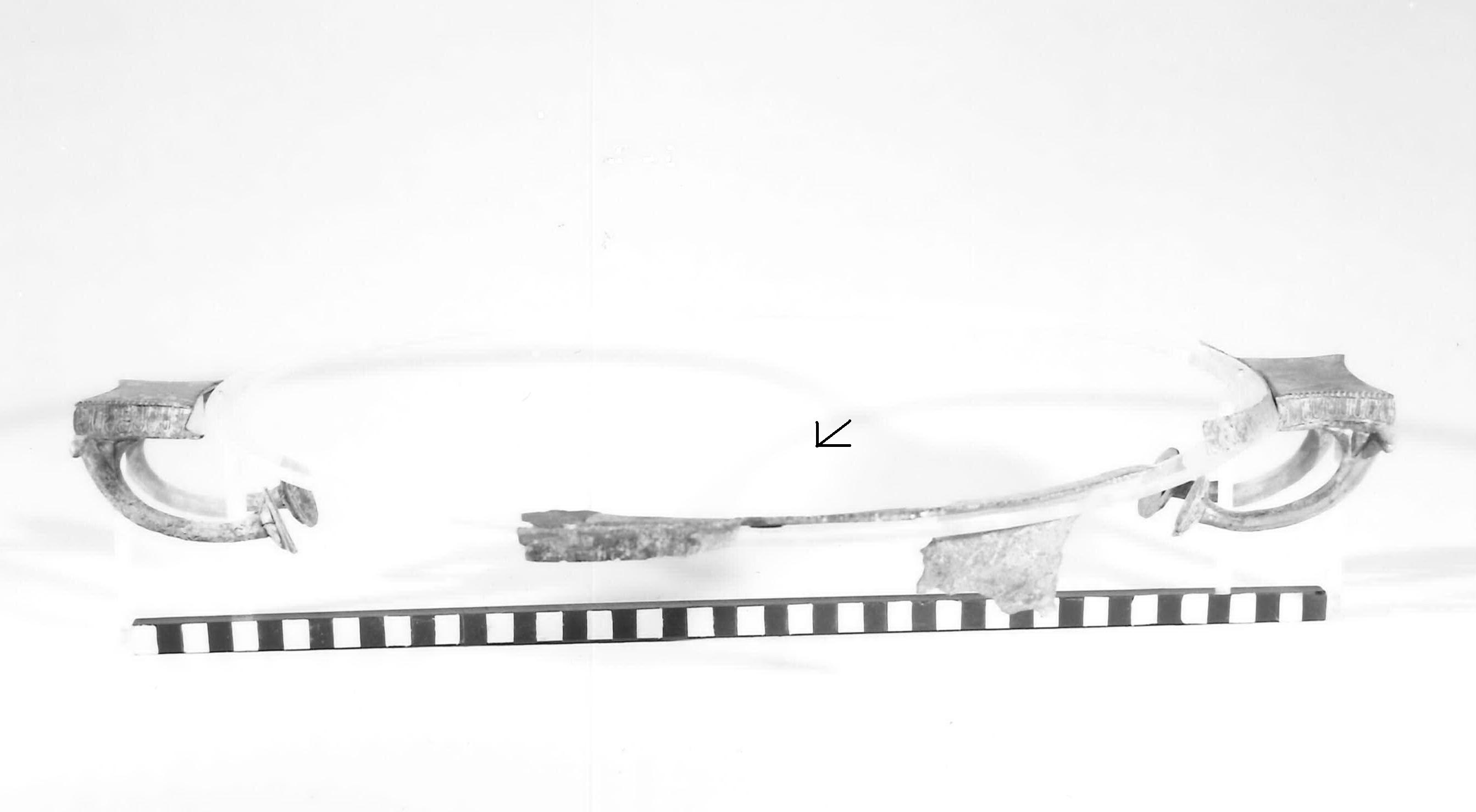 orlo di bacile/ frammenti - produzione campana (sec. IV a.C)