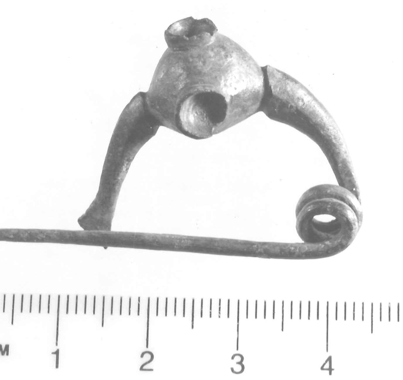 fibula con tre castoni - Piceno III (secc. VII-VI a.C)