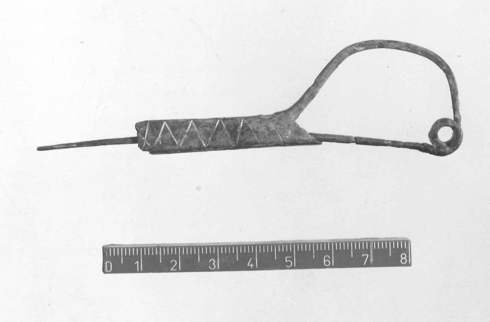 fibula ad arco di filo - Piceno III (secc. VII-VI a.C)