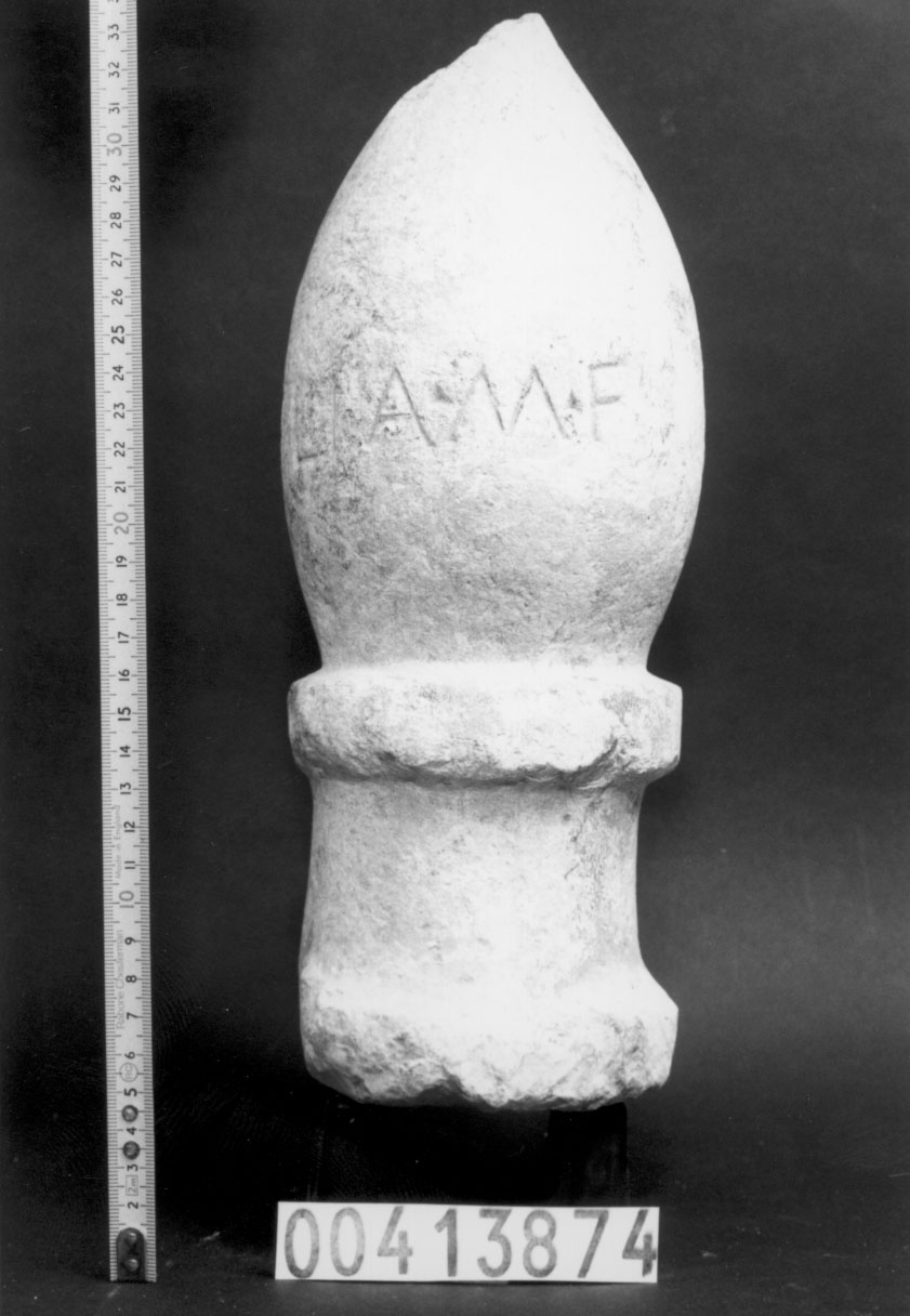 cippo funerario a pigna (II sec. a.C)