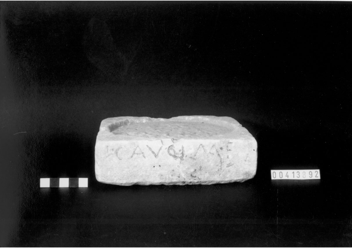 base di cippo funerario (IV sec. a.C.-III sec. a.C)