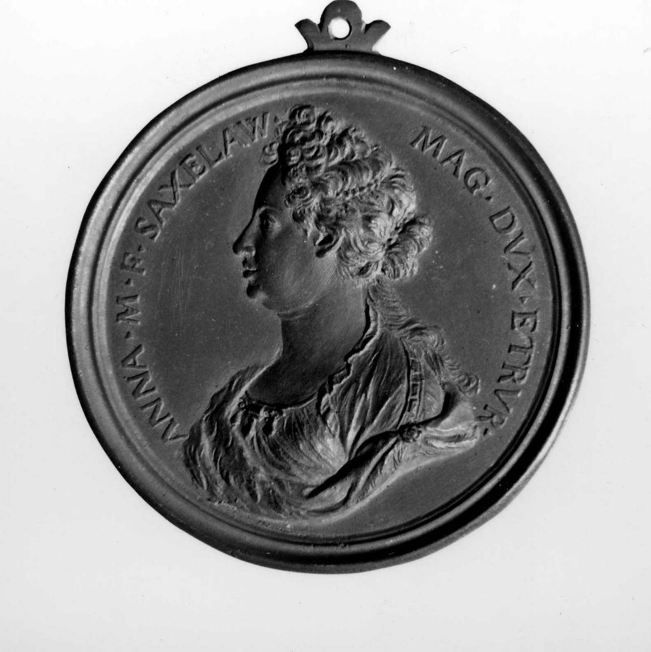 ritratto di Anna Maria Franziska von Sachsen-Lauenburg; sole a faccia illu mina un paesaggio montuoso (medaglia) di Selvi Antonio, Vaggelli Bartolomeo (sec. XVIII)