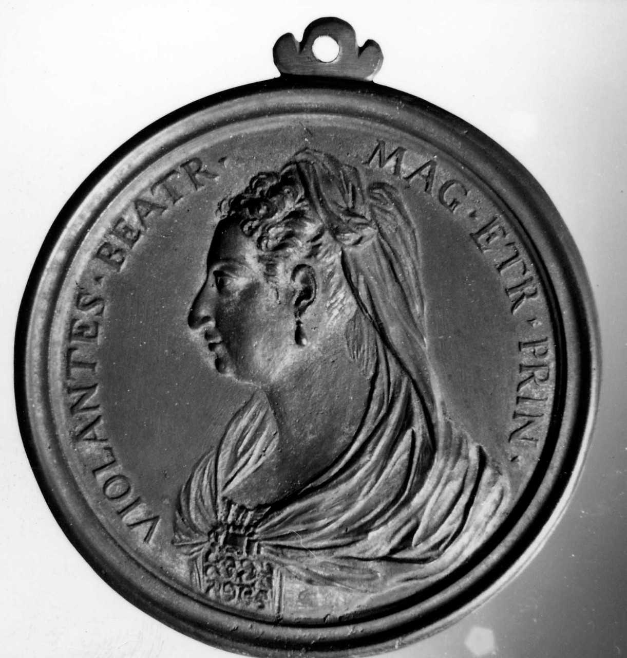 ritratto di Violante Beatrice von Wittelsbach; pianta fiorita in un vaso (medaglia) di Selvi Antonio, Vaggelli Bartolomeo (sec. XVIII)