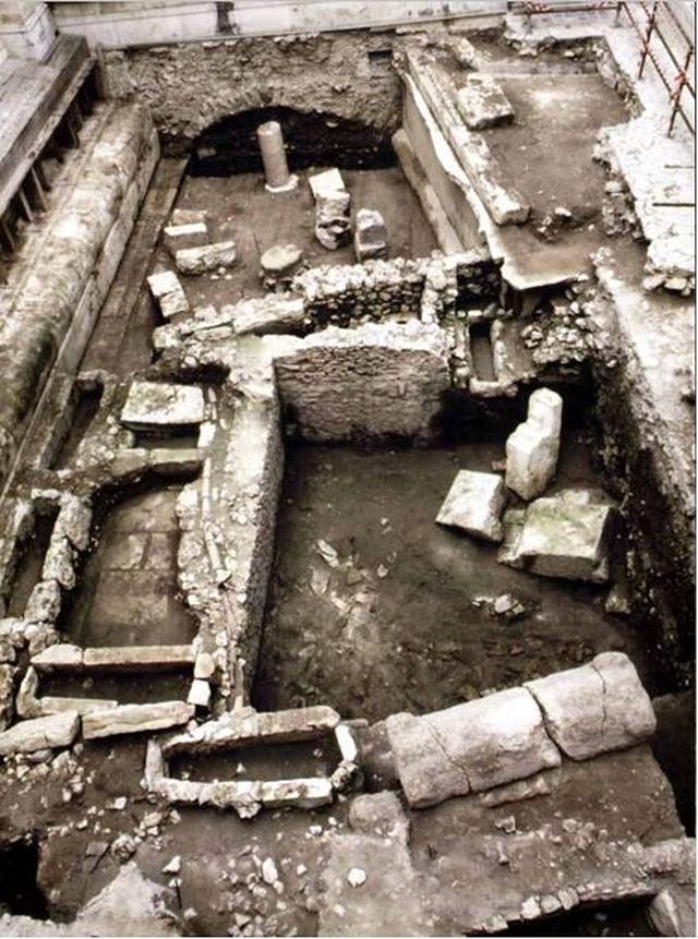 cortile del Palazzo Vescovile (area di culto) - Isernia (IS)  (Età romana)