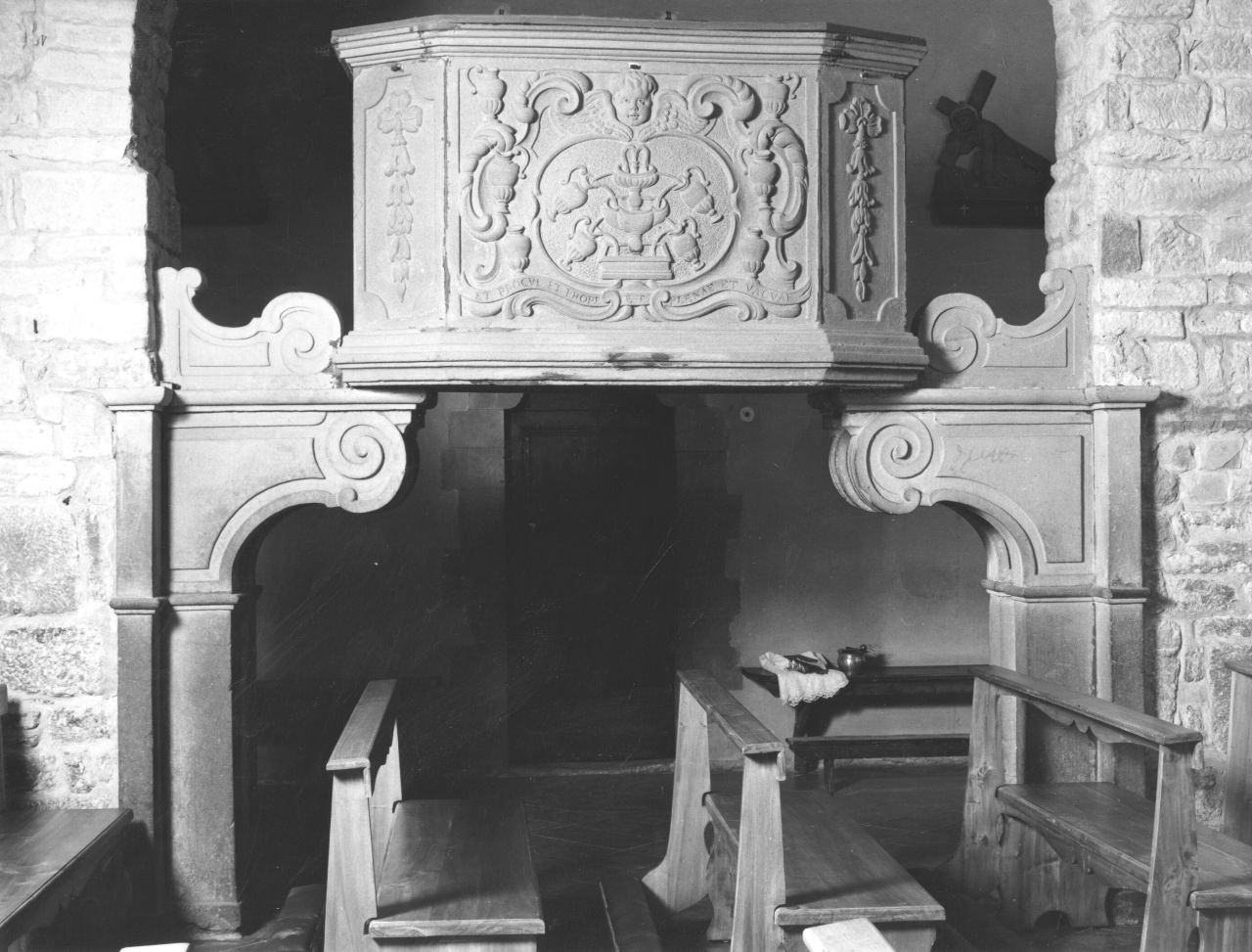 cherubino e motivi decorativi (pulpito) - bottega toscana (fine sec. XVII)