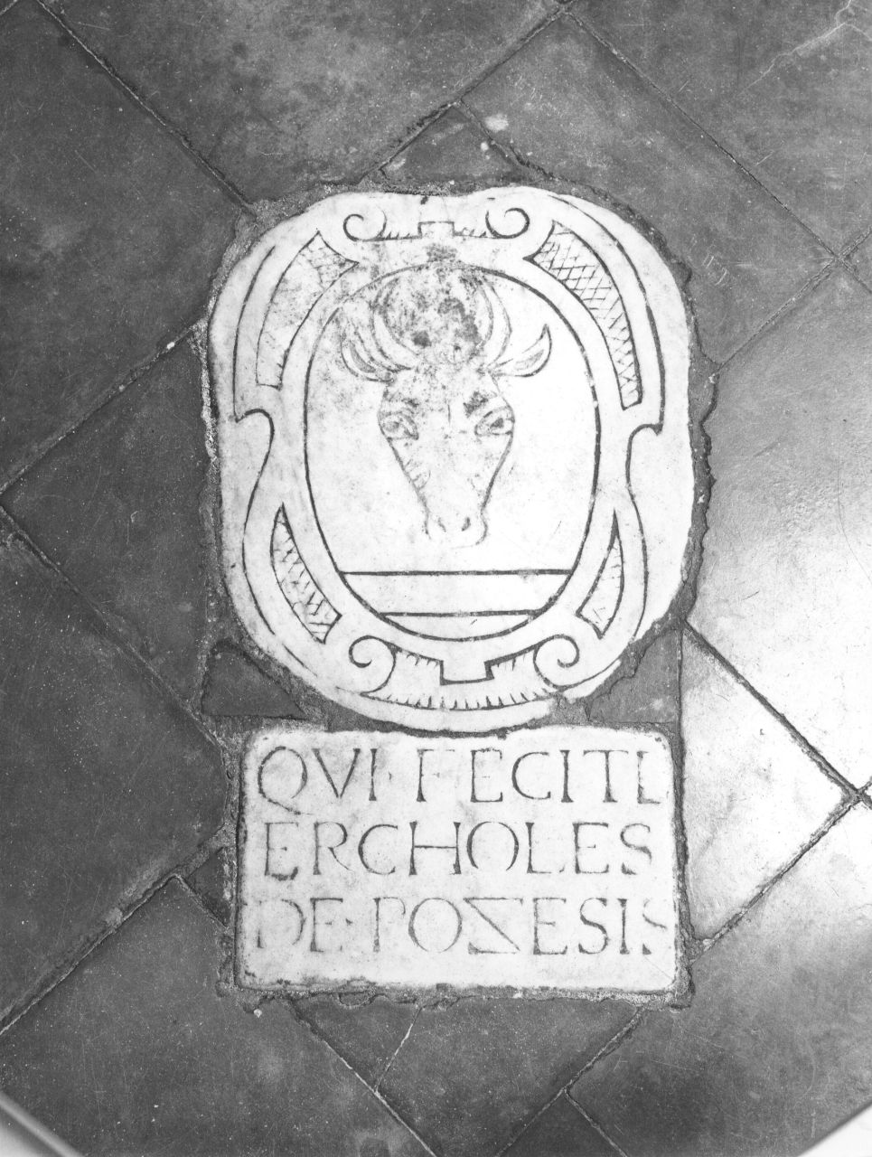 stemma gentilizio della famiglia Delle Pozze (rilievo) - bottega toscana (sec. XVI)