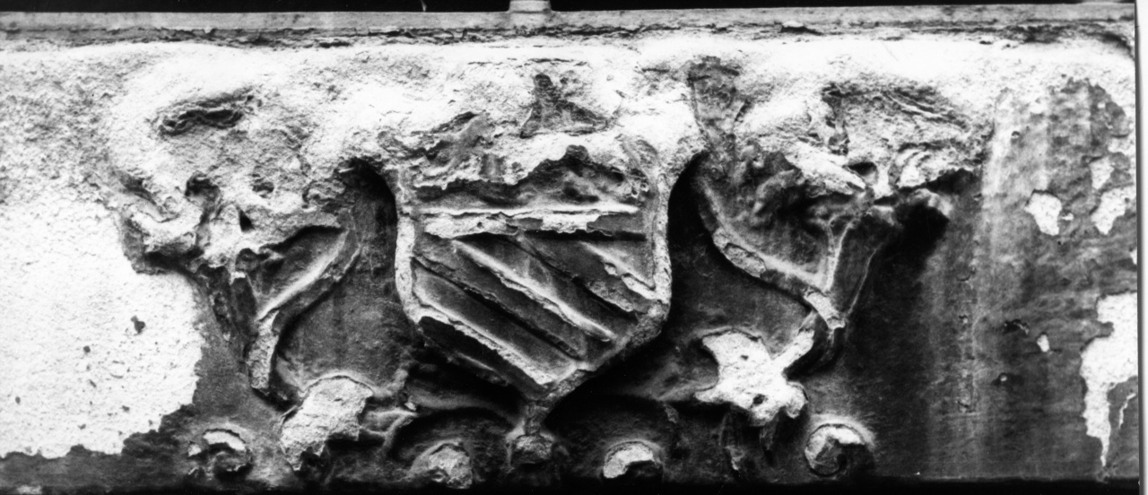 stemma gentilizio della famiglia Cellesi (rilievo) - manifattura pistoiese (sec. XVI)