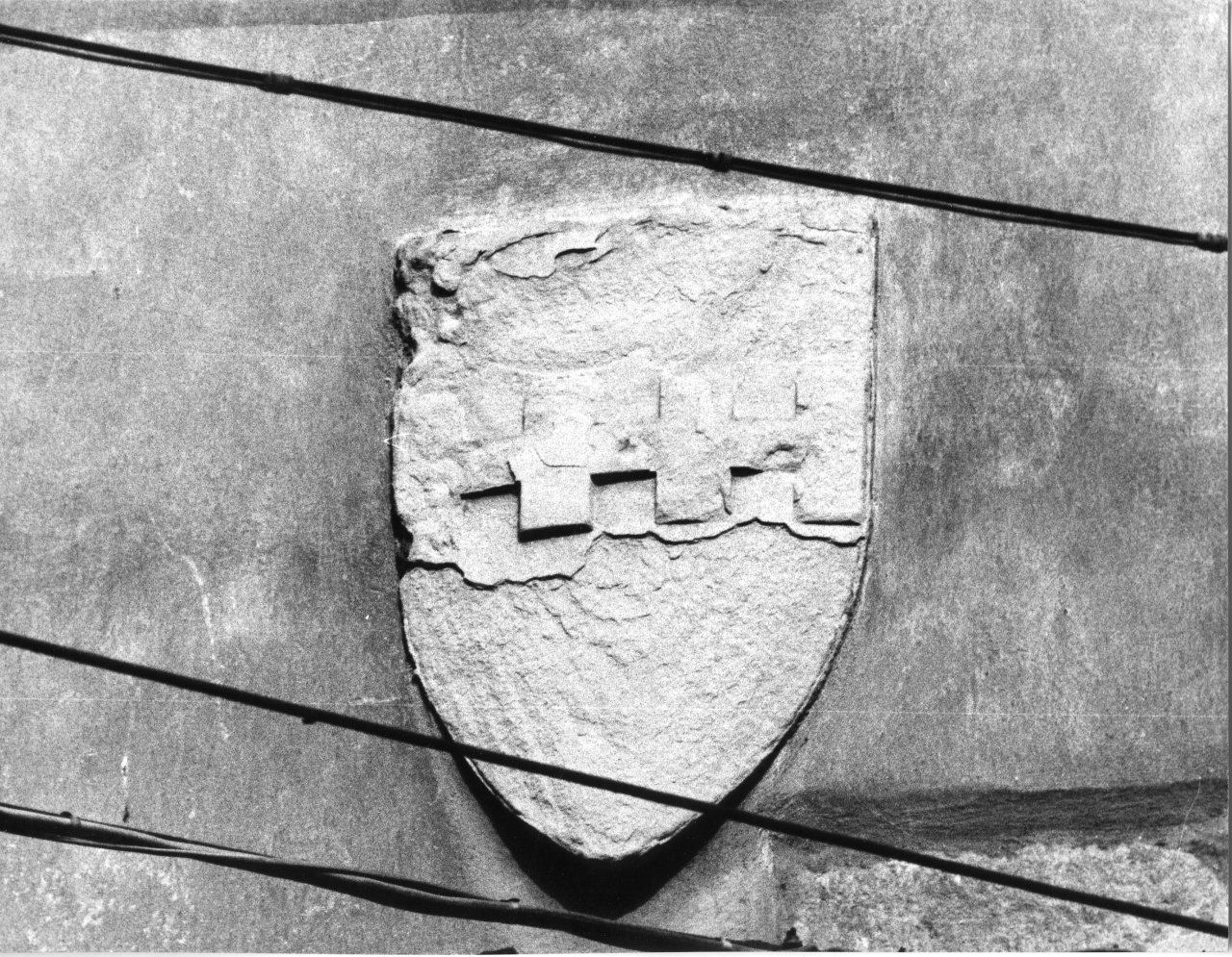 stemma gentilizio della famiglia Consolini (rilievo) - manifattura pistoiese (sec. XIV)