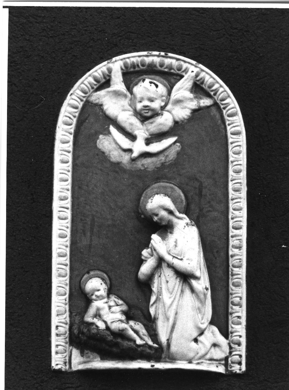 Madonna in adorazione di Gesù Bambino/ cherubino/ colomba dello Spirito Santo (rilievo) - manifattura toscana (sec. XX)