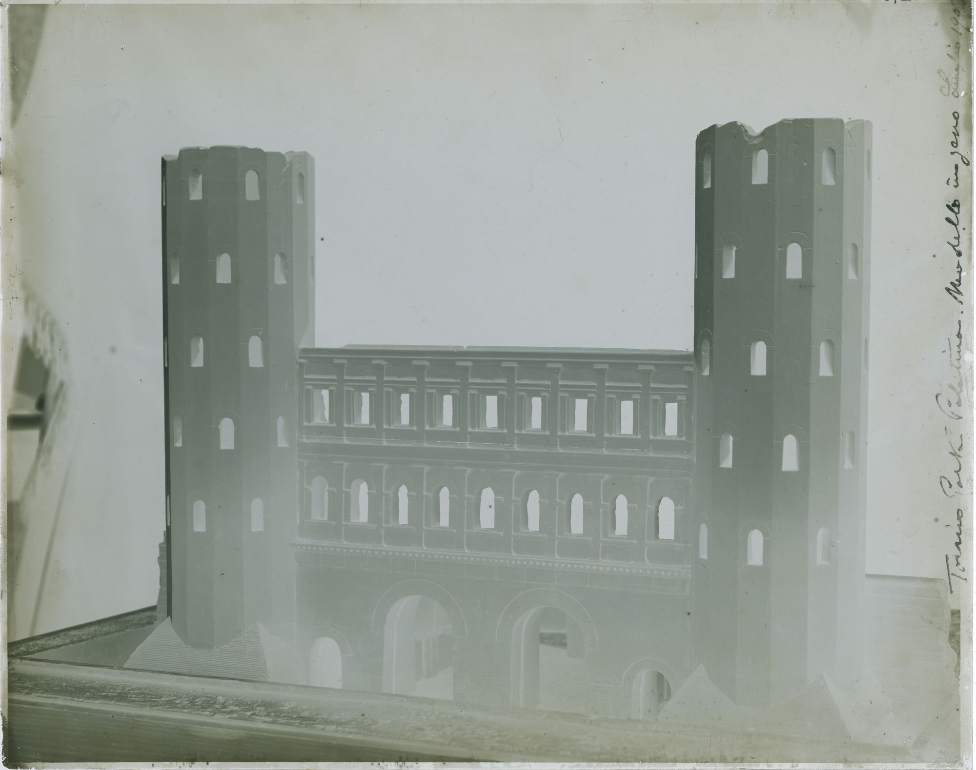 Torino - Porta Palatina (negativo) di Bertea, Cesare (attr) (inizio XX)