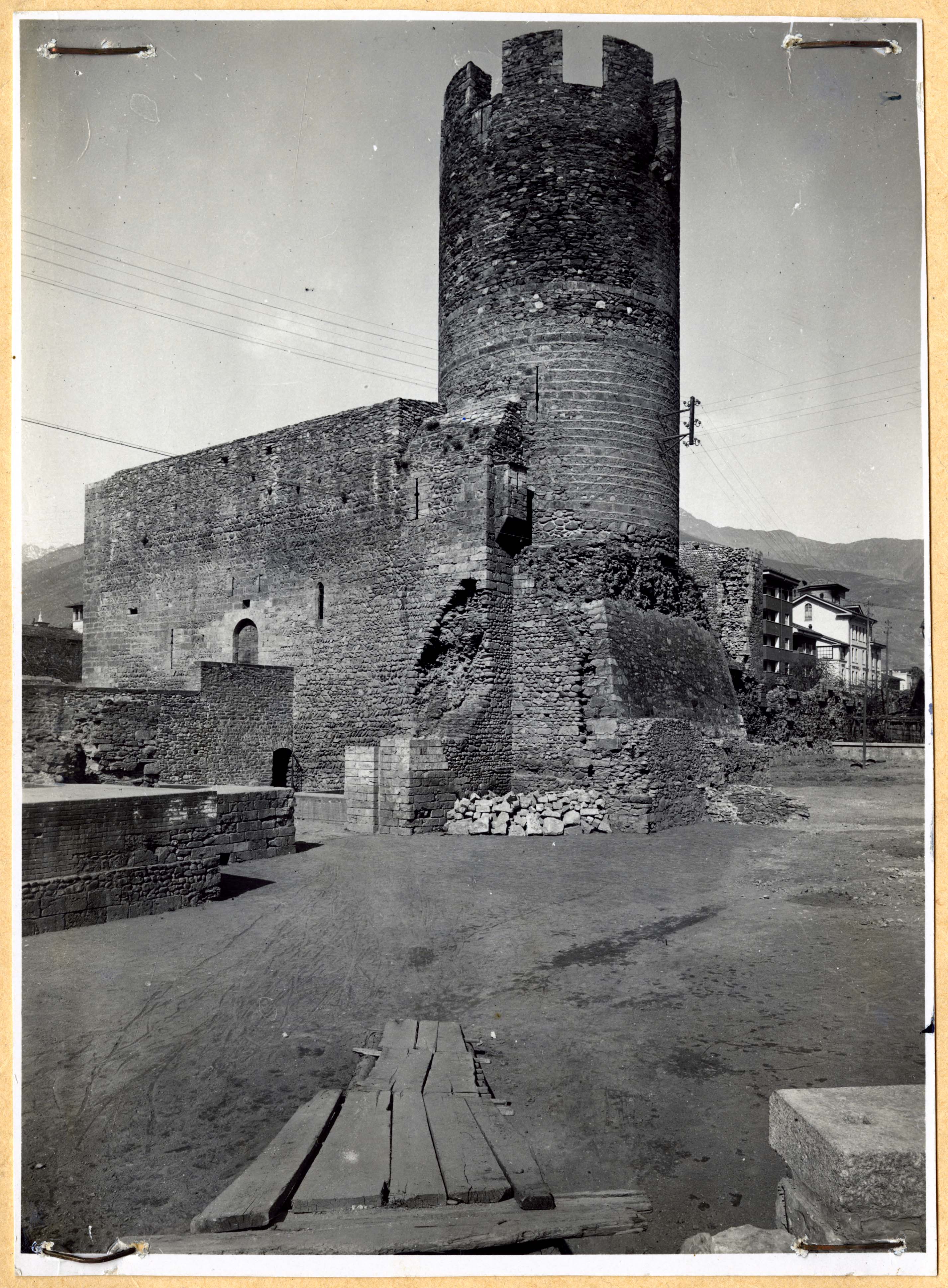 Valle d'Aosta - Architettura militare - Fortificazioni - Torri (positivo) di Brocherel, Jules (attr) (prima metà XX)