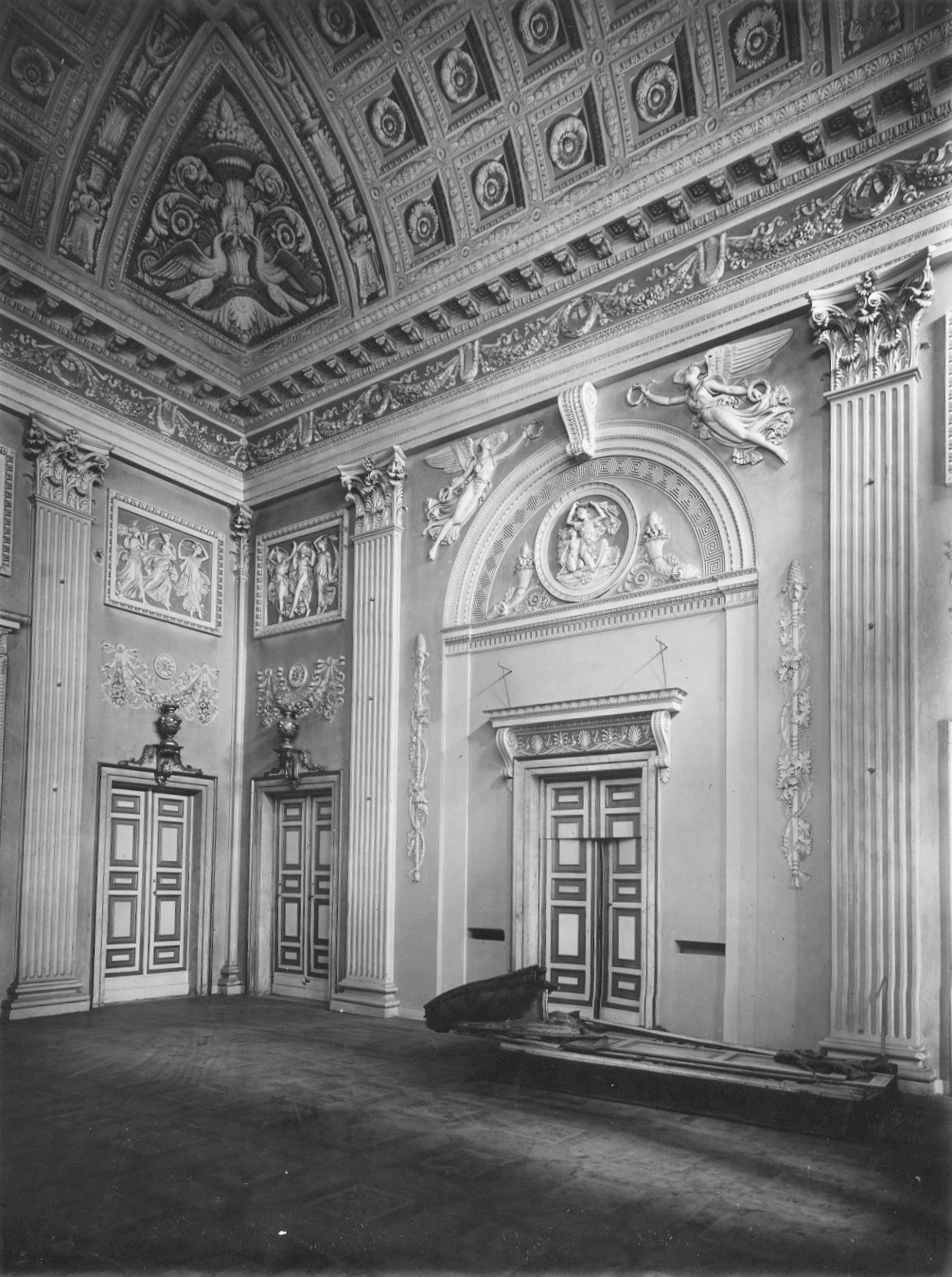 Decori a stucco e pitture murali del Salone da Ballo (particolare) - Genova - Museo di Palazzo Reale (negativo) di Foto Cresta (metà XX)