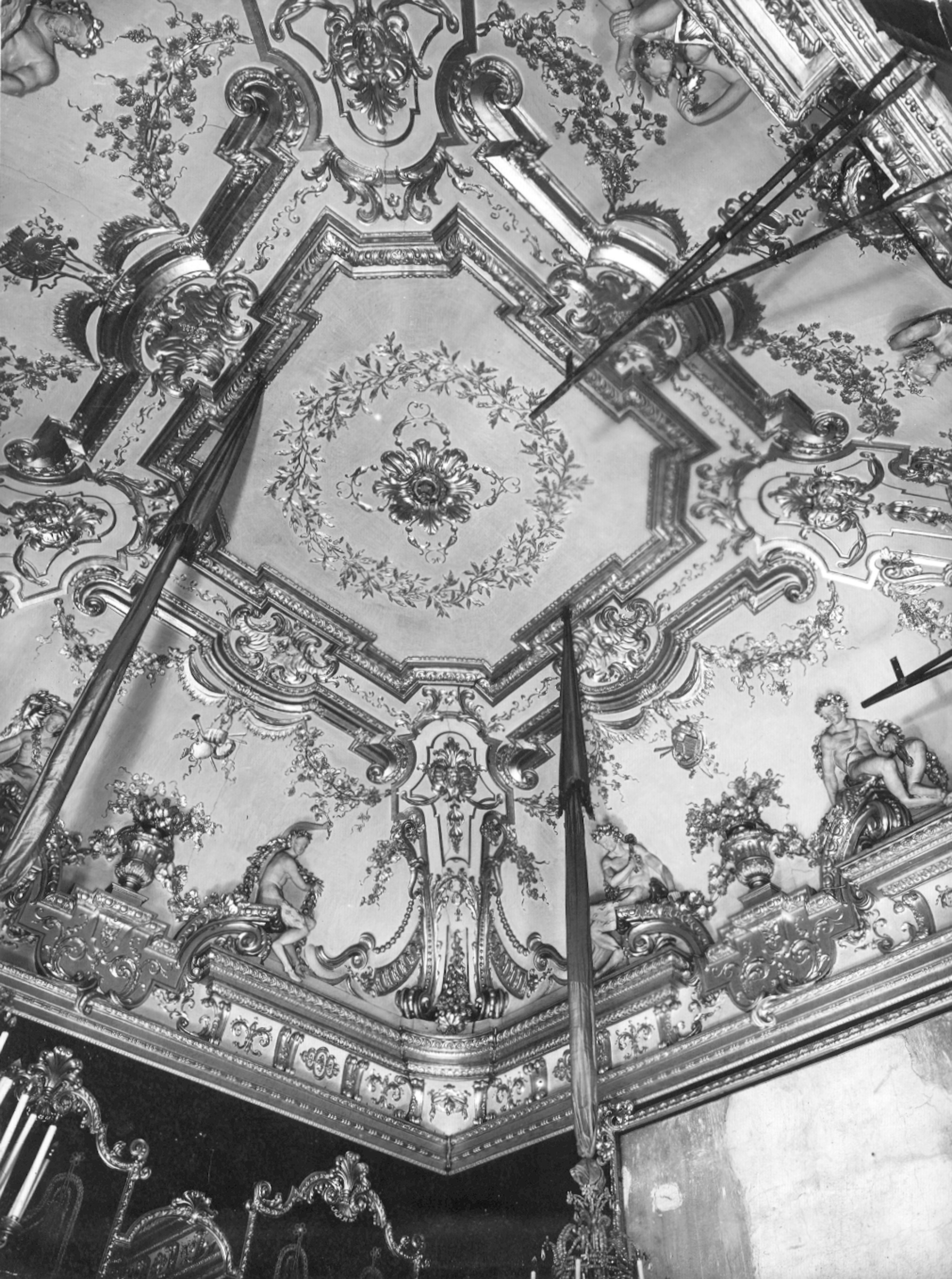 Autore ignoto. Decori a stucco della volta della Sala del Trono - Genova - Museo di Palazzo Reale (negativo) di Foto Cresta (metà XX)