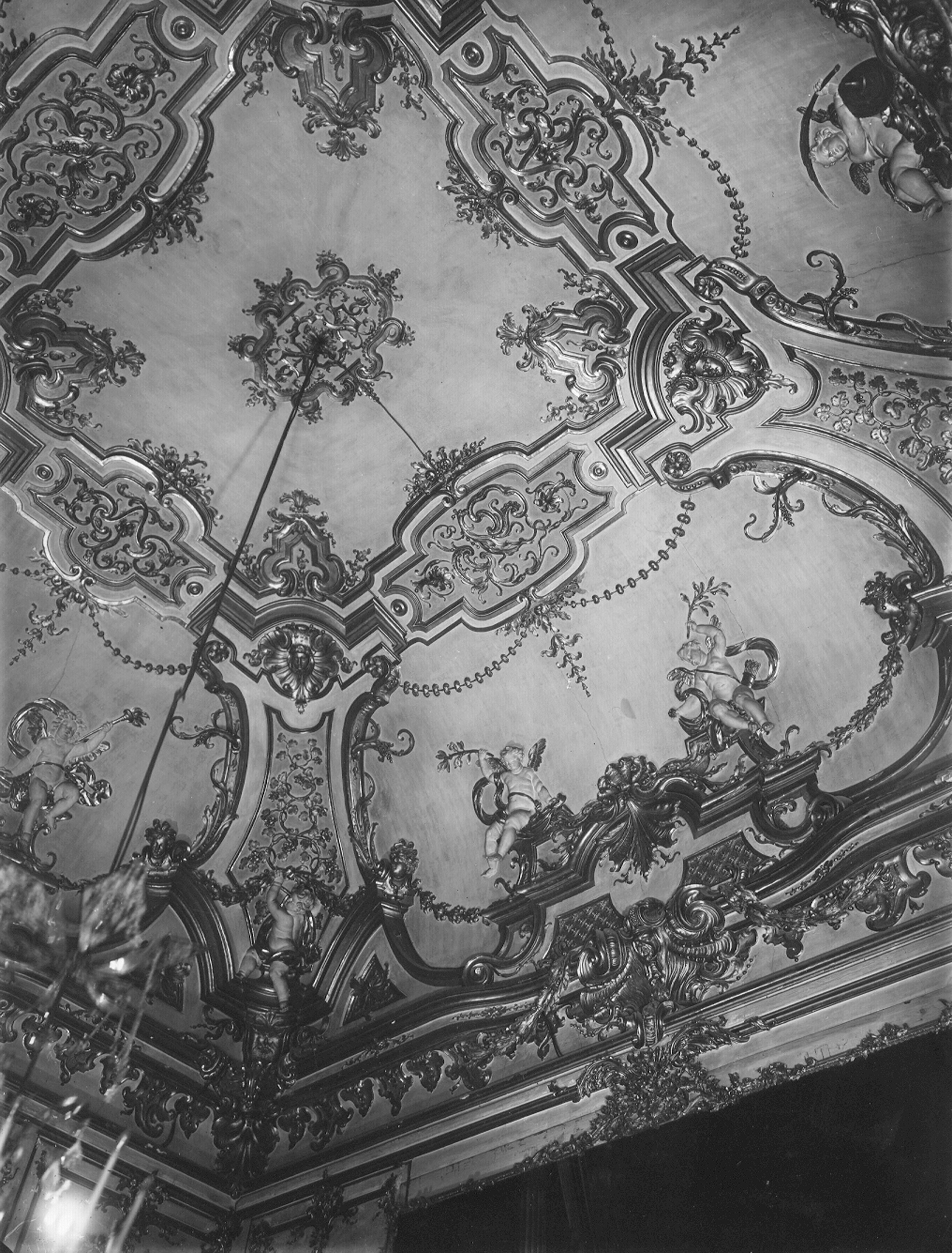 Autore ignoto. Decori a stucco della volta della Sala del Veronese - Genova - Museo di Palazzo Reale (negativo) di Foto Cresta (metà XX)
