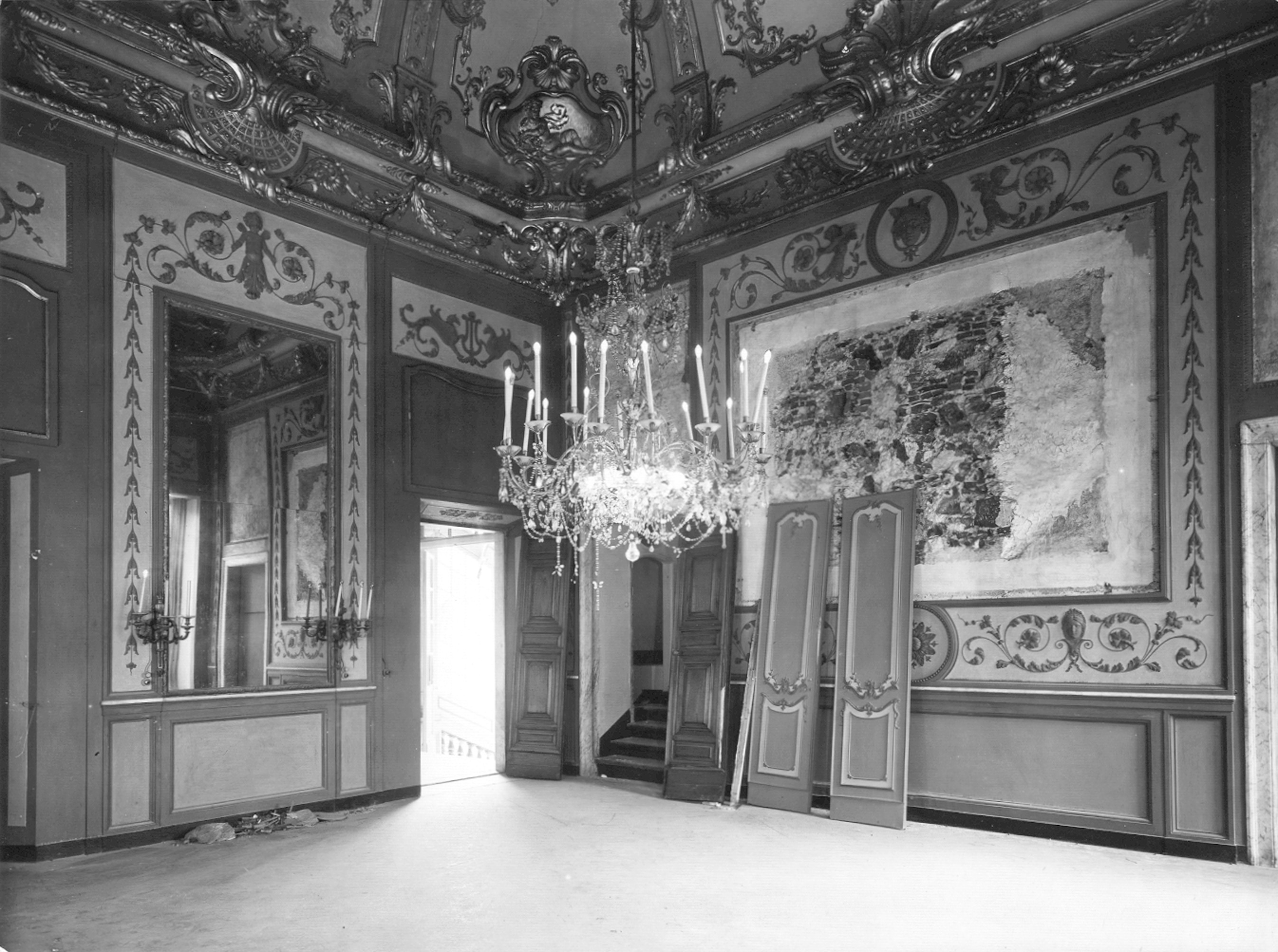 Decori e arredi della Sala delle Battaglie (particolare) - Genova - Museo di Palazzo Reale (negativo) di Foto Cresta (metà XX)