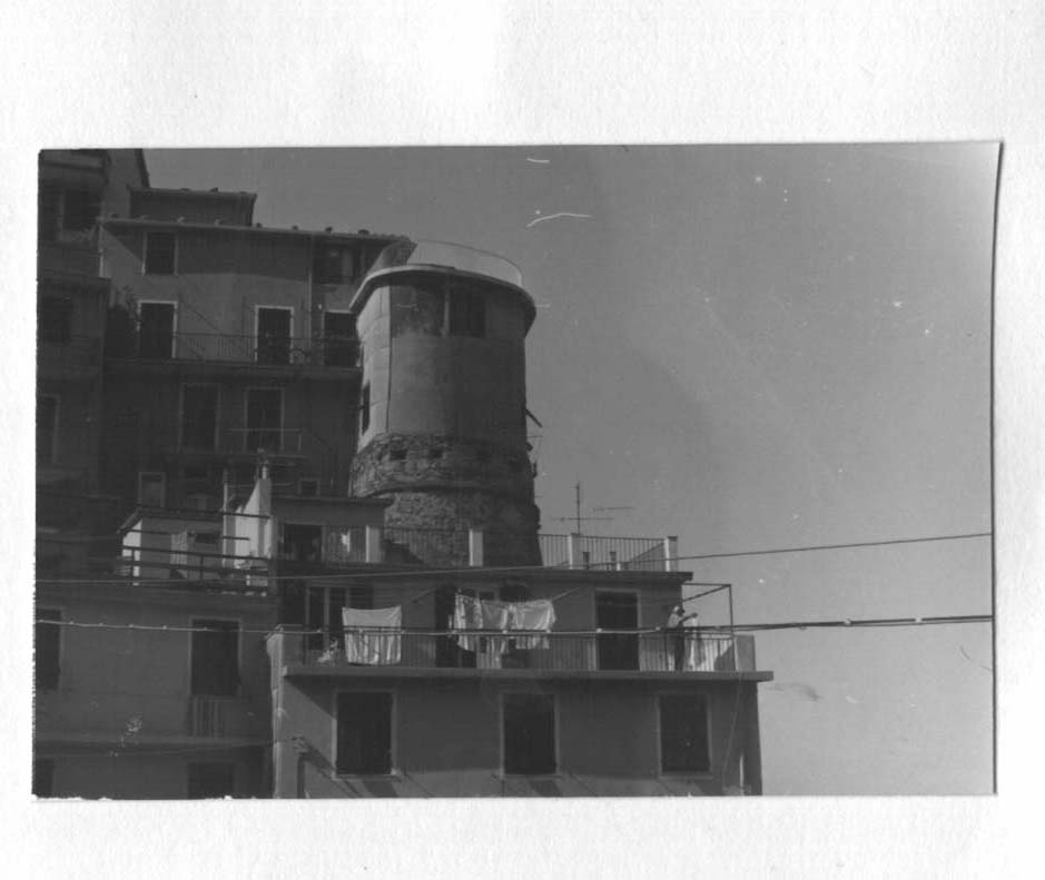 Torrione secolo XIV (torre, di avvistamento) - Riomaggiore (SP)  (XIV)