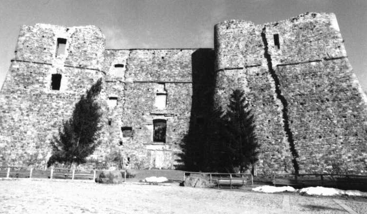 Castello dei Doria già Fieschi (castello) - Santo Stefano d'Aveto (GE)  (XVII)