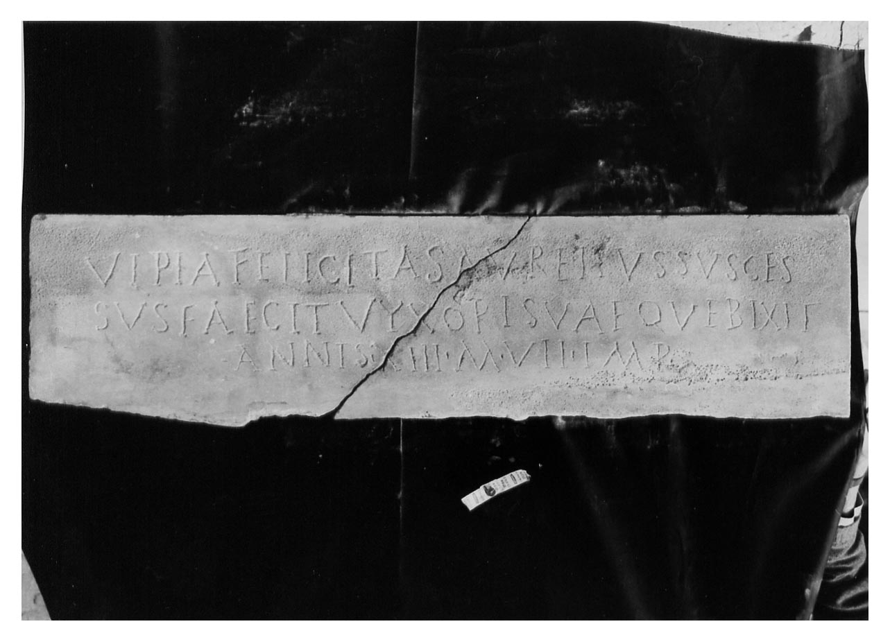 iscrizione votiva e funeraria - produzione tardoantica, produzione imperiale (sec. IV d.C, sec. II d.C)