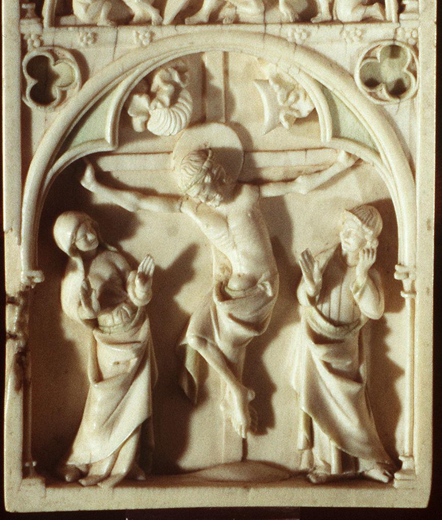 crocifissione di Cristo con la Madonna e San Giovanni Evangelista (valva di dittico) - bottega parigina (sec. XIII)
