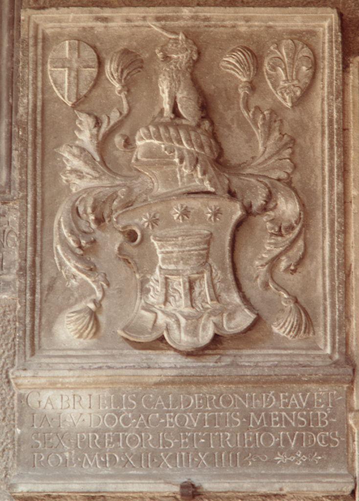 stemma del pretore e giudice di Rota Gabriele Calderoni di Faenza (rilievo) - bottega toscana (sec. XVI)