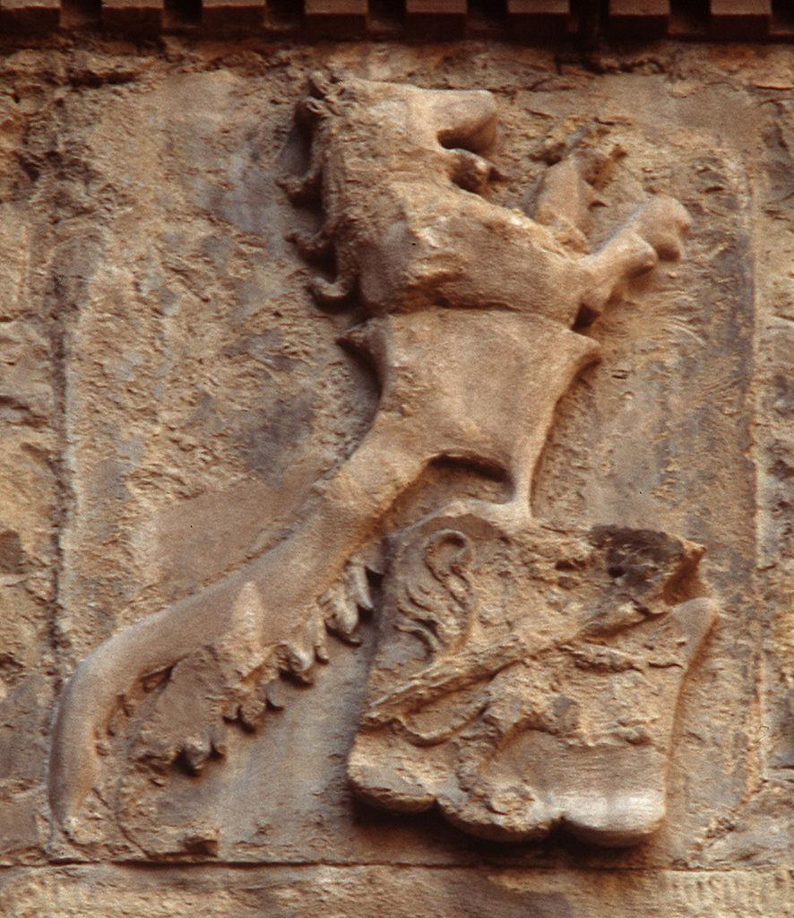 stemma del podestà Pantaleone di Niccolò Barbo da Venezia (rilievo) di Giovanni d'Ambrogio (bottega) (sec. XIV)