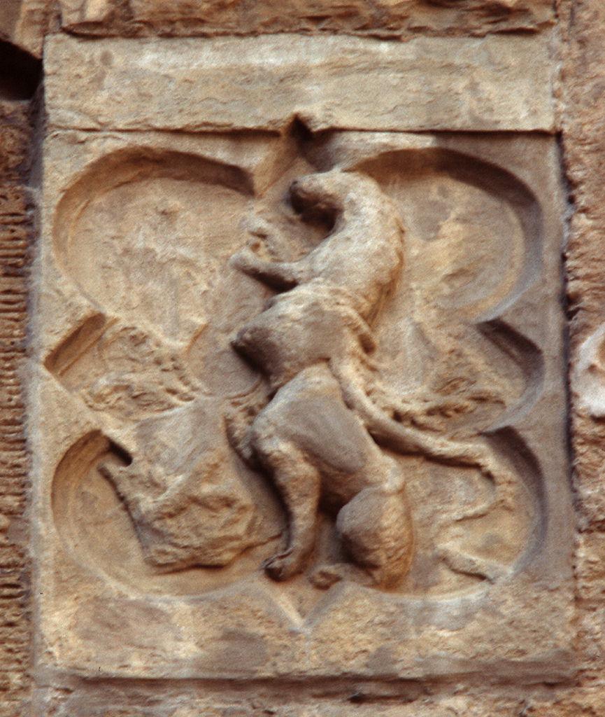 stemma del podestà Piermarino di Giovanni Brancadori di Fermo (rilievo) - bottega toscana (sec. XV)