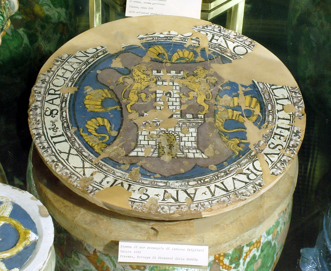 stemma gentilizio (formella) di Della Robbia Giovanni (attribuito) (sec. XVI)