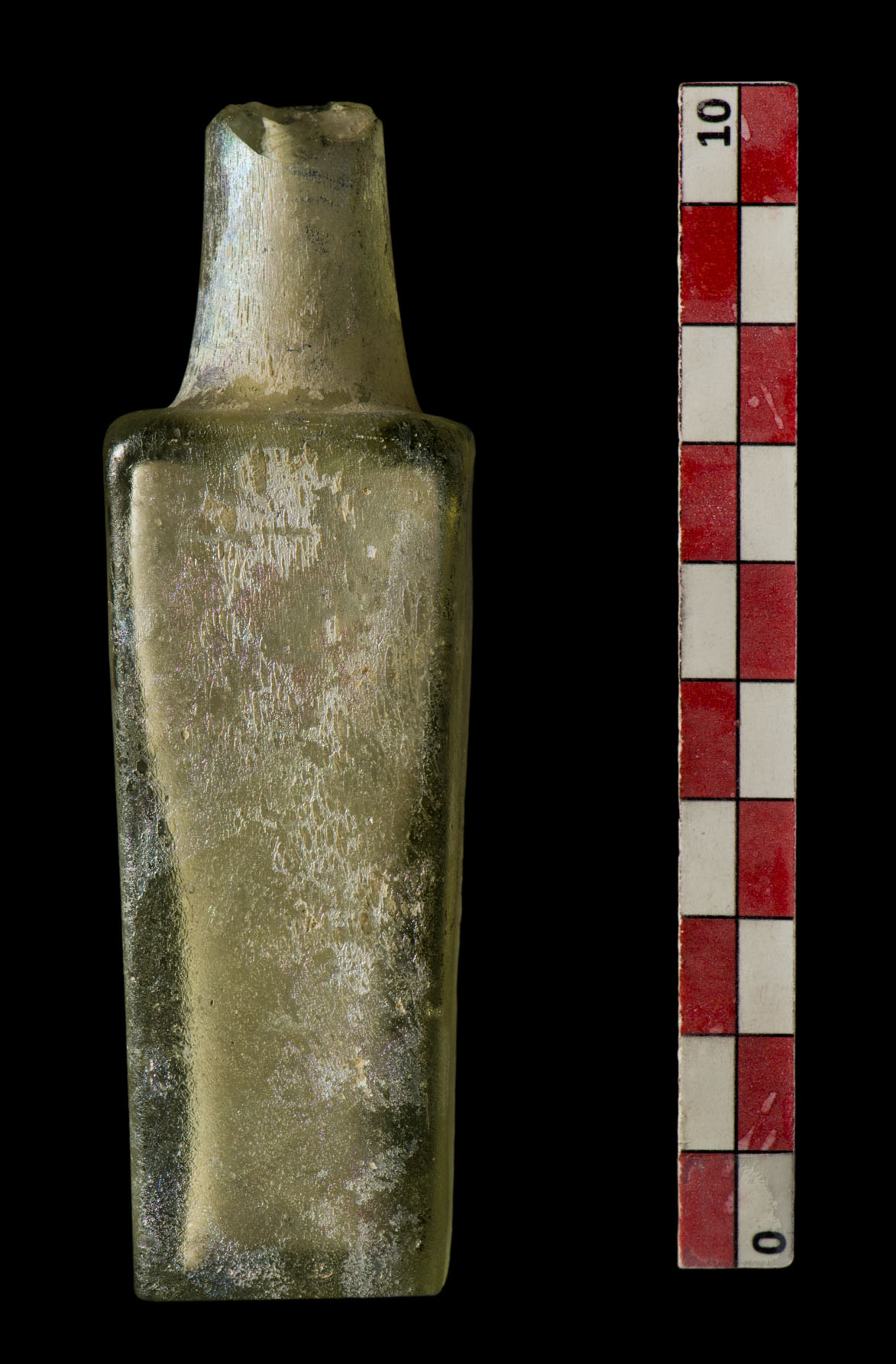 bottiglia/ mercuriale, corpo a sezione quadrata, Isings 84 di GFHI (officina) - ambito romano, medio imperiale (metà/ fine I-III)