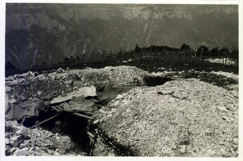 Veneto - Monte Grappa - Col Moschin - trincee - reticolati - rifugi - ripari - montagne - 1918 (positivo) di Marzocchi, Luigi (primo quarto XX)
