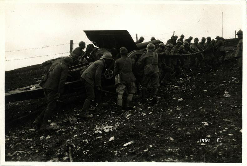 Veneto - Monte Grappa - Col Moschin - traino a mano - artiglieria - pezzi - cannoni - funi - montagne - 1918 (positivo) di Marzocchi, Luigi (primo quarto XX)
