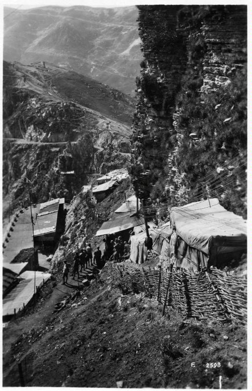 Massiccio del Grappa - Monte Boccaor - Baraccamenti - Rifugi - 1918 (positivo) di Marzocchi, Luigi (primo quarto XX)