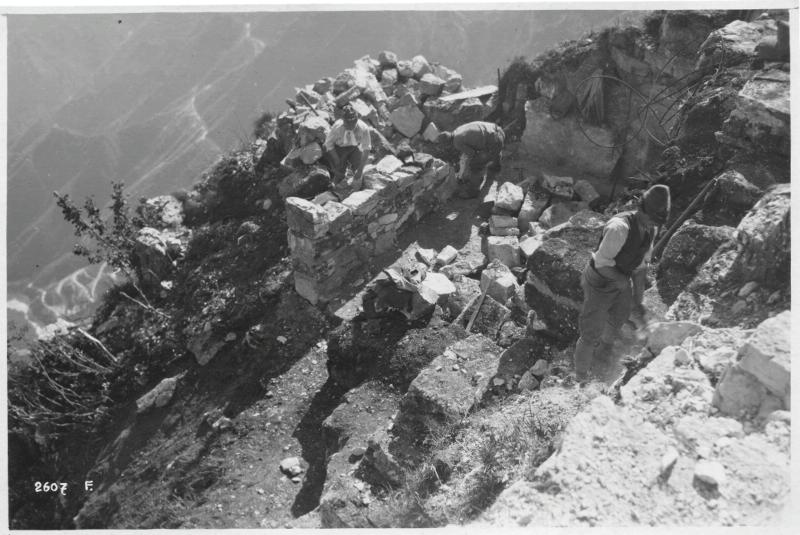 Massiccio del Grappa - Monte Boccaor - Rifugi - Soldati - 1918 (positivo) di Marzocchi, Luigi (primo quarto XX)