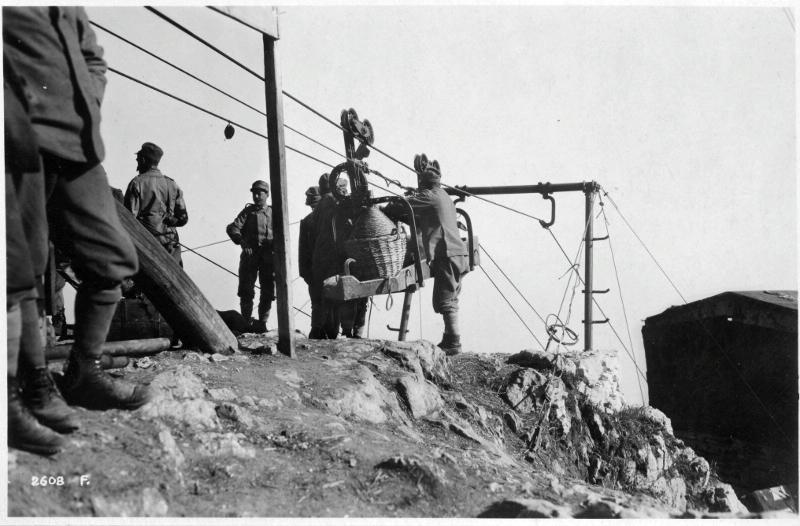 Massiccio del Grappa - Teleferiche - Soldati - 1918 (positivo) di Marzocchi, Luigi (primo quarto XX)