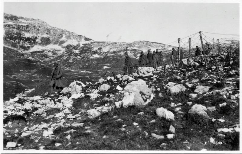 Massiccio del Grappa - Prigionieri - 1918 (positivo) di Marzocchi, Luigi (primo quarto XX)