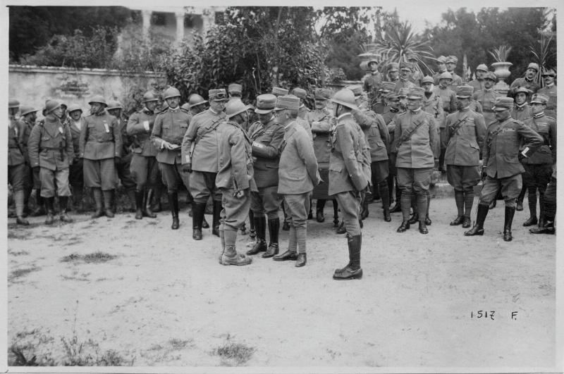 Veneto - Marostica - Nole - premiazioni - onorificenze - medaglie - arditi - 1° divisione - ufficiali - generali - Diaz - re - 1918 (positivo) di Marzocchi, Luigi (primo quarto XX)